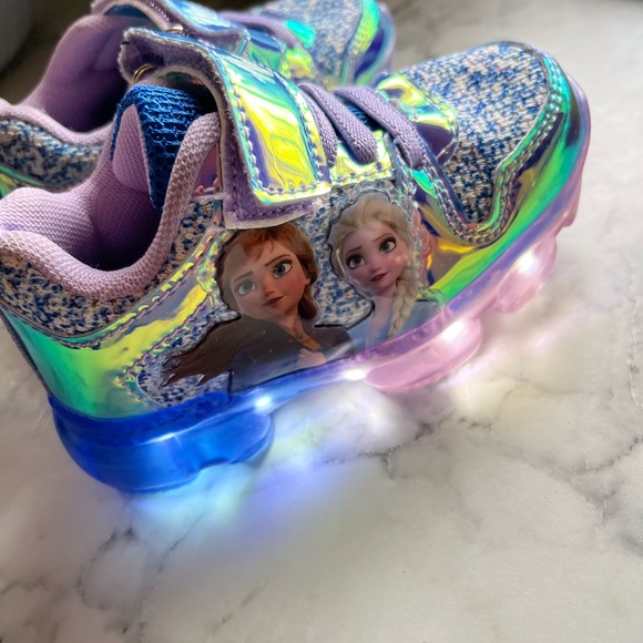 Disney baby (frozen) - light up - brand new baby girl shoes - size 5C - Picture 3 of 4